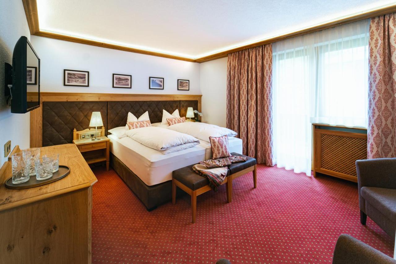 Hotel Ulli Zürs Esterno foto