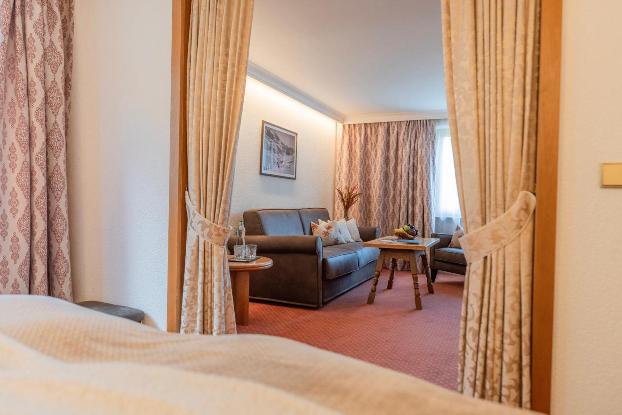 Hotel Ulli Zürs Esterno foto