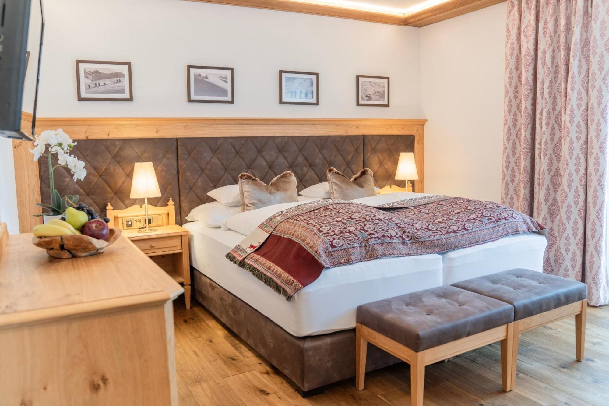 Hotel Ulli Zürs Esterno foto