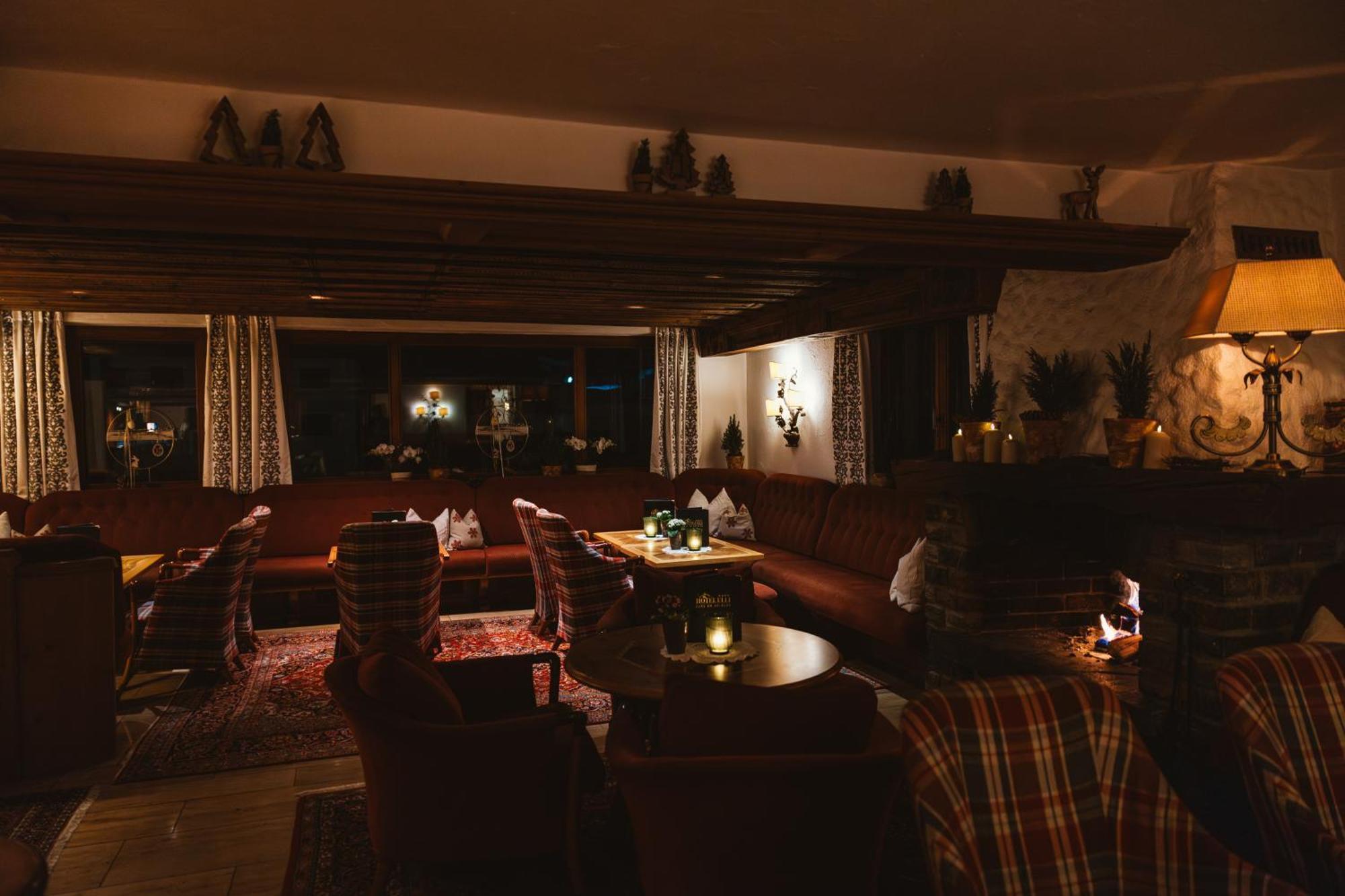 Hotel Ulli Zürs Esterno foto