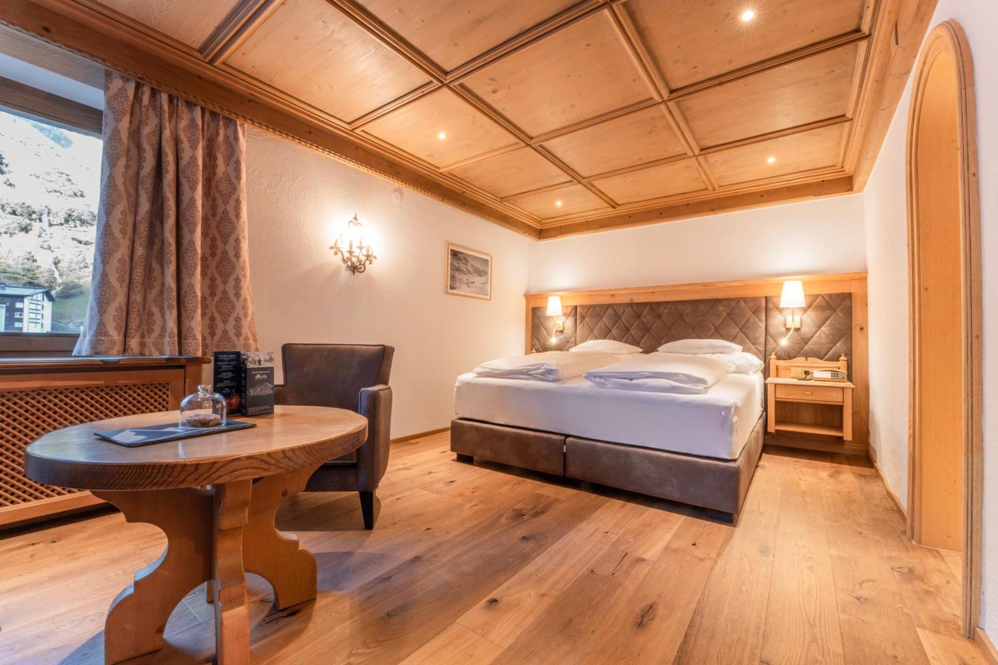 Hotel Ulli Zürs Esterno foto